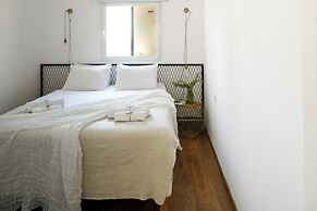 The Carmel House Apt hotel By Sea N Rent