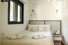 The Carmel House Apt hotel By Sea N Rent