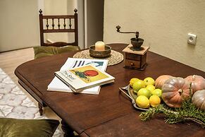 The Carmel House Apt hotel By Sea N Rent