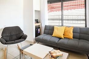 The Carmel House Apt hotel By Sea N Rent