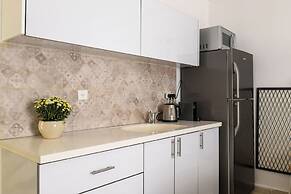 The Carmel House Apt hotel By Sea N Rent