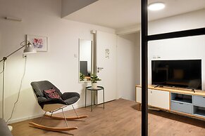 The Carmel House Apt hotel By Sea N Rent