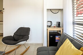 The Carmel House Apt hotel By Sea N Rent