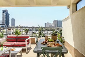 The Carmel House Apt hotel By Sea N Rent