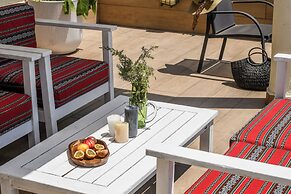 The Carmel House Apt hotel By Sea N Rent