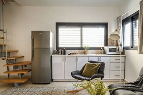 The Carmel House Apt hotel By Sea N Rent