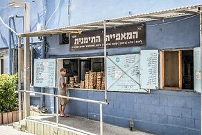 The Carmel House Apt hotel By Sea N Rent