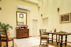 The Carmel House Apt hotel By Sea N Rent