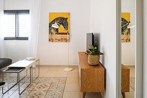 The Carmel House Apt hotel By Sea N Rent