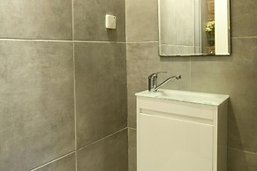 The Carmel House Apt hotel By Sea N Rent