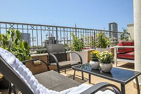 The Carmel House Apt hotel By Sea N Rent