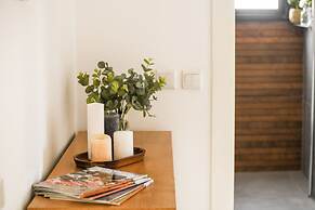 The Carmel House Apt hotel By Sea N Rent