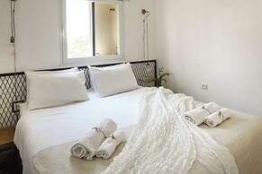 The Carmel House Apt hotel By Sea N Rent