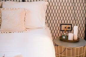 The Carmel House Apt hotel By Sea N Rent