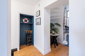 Shorefront Apartment - Sea View With 3 Bedrooms