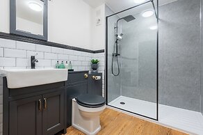 Shorefront Apartment - Sea View With 3 Bedrooms