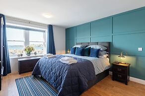 Shorefront Apartment - Sea View With 3 Bedrooms