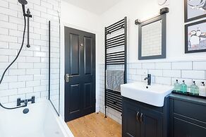 Shorefront Apartment - Sea View With 3 Bedrooms