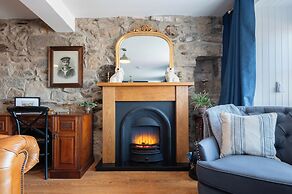 Shorefront Apartment - Sea View With 3 Bedrooms