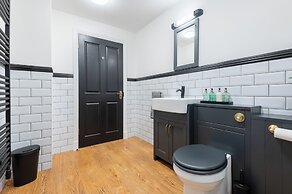 Shorefront Apartment - Sea View With 3 Bedrooms