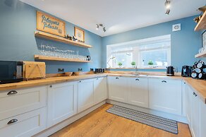 Shorefront Apartment - Sea View With 3 Bedrooms