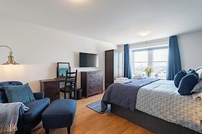 Shorefront Apartment - Sea View With 3 Bedrooms