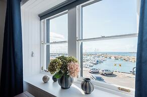 Shorefront Apartment - Sea View With 3 Bedrooms