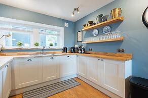 Shorefront Apartment - Sea View With 3 Bedrooms