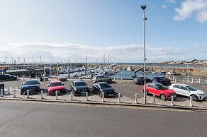 Shorefront Apartment - Sea View With 3 Bedrooms