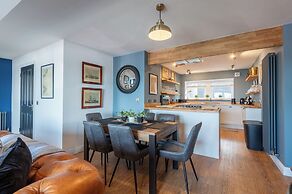 Shorefront Apartment - Sea View With 3 Bedrooms