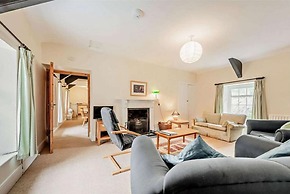 Lovely 7-bed Apartment in Llandysul