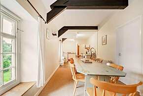 Lovely 7-bed Apartment in Llandysul