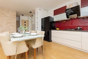 Spacious Targowek Apartment by Renters