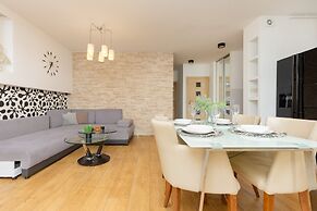 Spacious Targowek Apartment by Renters