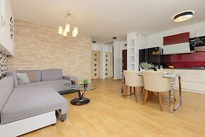 Spacious Targowek Apartment by Renters