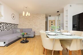 Spacious Targowek Apartment by Renters