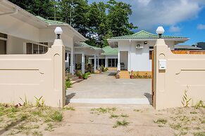 Macmillan's Holiday Villas