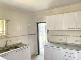 Inviting 8 Bed House in Lekki