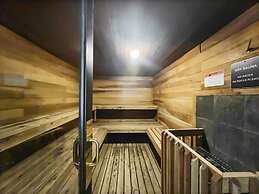 Hidden Haven At Apache Trail! 4 Bedroom Townhouse by RedAwning