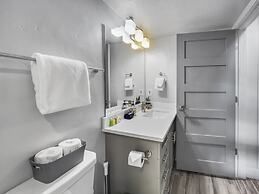 Hidden Haven At Apache Trail! 4 Bedroom Townhouse by RedAwning