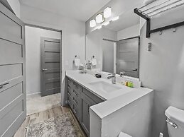 Hidden Haven At Apache Trail! 4 Bedroom Townhouse by RedAwning