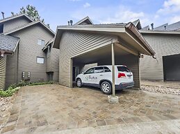 Hidden Haven At Apache Trail! 4 Bedroom Townhouse by RedAwning