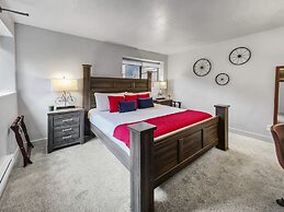 Hidden Haven At Apache Trail! 4 Bedroom Townhouse by RedAwning