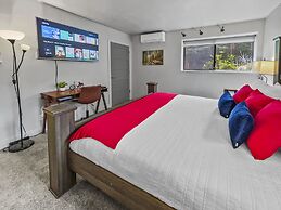 Hidden Haven At Apache Trail! 4 Bedroom Townhouse by RedAwning