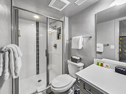 Hidden Haven At Apache Trail! 4 Bedroom Townhouse by RedAwning