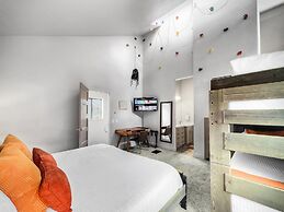 Hidden Haven At Apache Trail! 4 Bedroom Townhouse by RedAwning