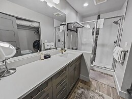 Hidden Haven At Apache Trail! 4 Bedroom Townhouse by RedAwning