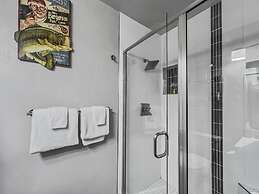 Hidden Haven At Apache Trail! 4 Bedroom Townhouse by RedAwning