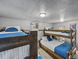 Hidden Haven At Apache Trail! 4 Bedroom Townhouse by RedAwning