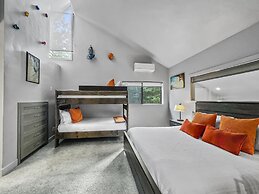 Hidden Haven At Apache Trail! 4 Bedroom Townhouse by RedAwning